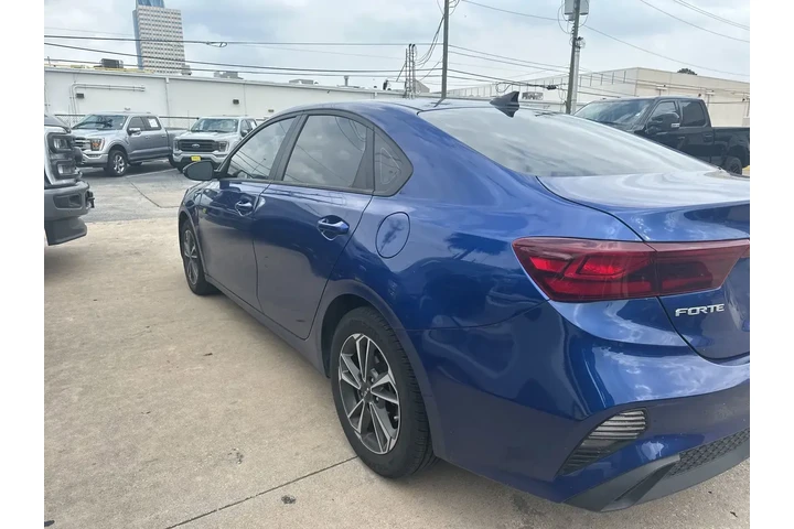 $19991 : Kia Forte 2024 LX 4dr Sedan image 2