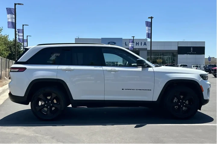 $27136 : Jeep Grand Cherokee 2023 4x4 image 9