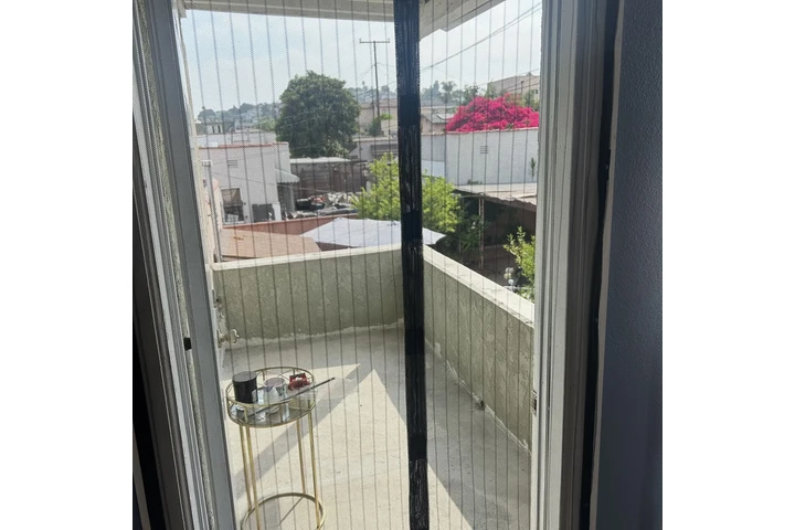 $700 : Cuarto en Este Los Angeles image 5