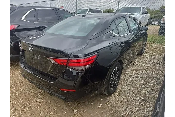 $17532 : Nissan Sentra 2025 SV 4dr Se image 3