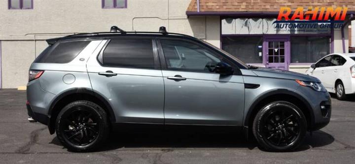 $15977 : 2017 Land Rover Discovery Spo image 4