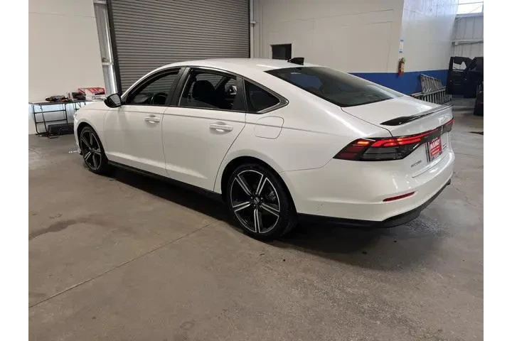 $27722 : Honda Accord Hybrid 2024 Spo image 5