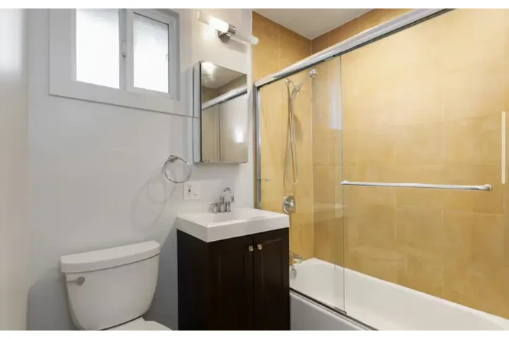 $2365 : 3-BEDROOM HOUSE AVAILABLE NOW! image 5