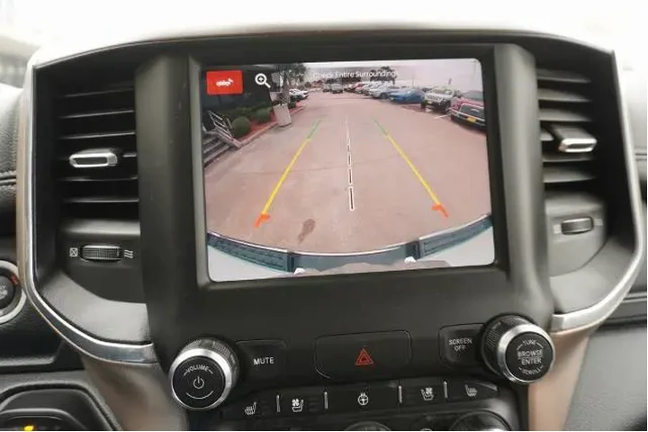 $30988 : Ram 1500 2022 4x4 Laramie 4d image 9