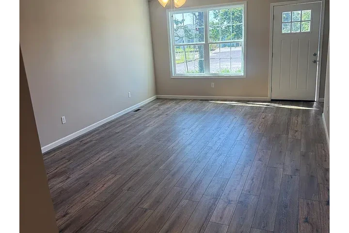 $1500 : SINGLE FAMILY HOUSE image 4