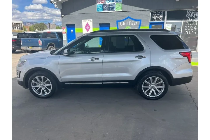 2017 Explorer Limited FWD image 8