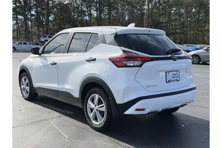$17499 : Nissan Kicks 2024 S 4dr Cros image 3