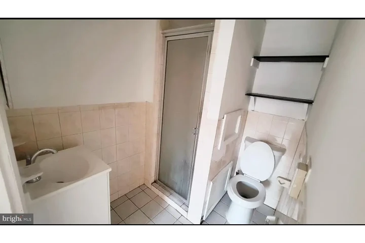 $1200 : Peaceful home image 3