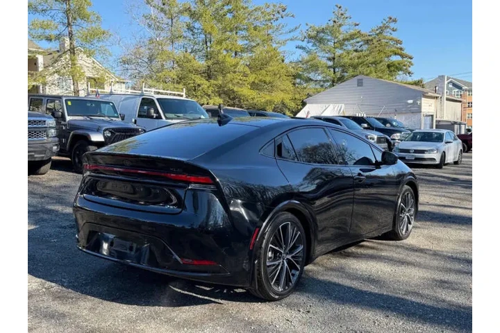 $23990 : 2023 Prius image 7