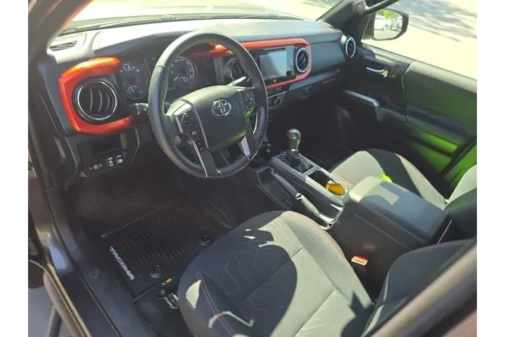 $34995 : Toyota Tacoma 2017 4x4 TRD P image 7