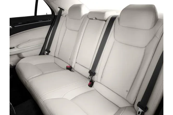 Chrysler 300 2016 Limited 4d image 9