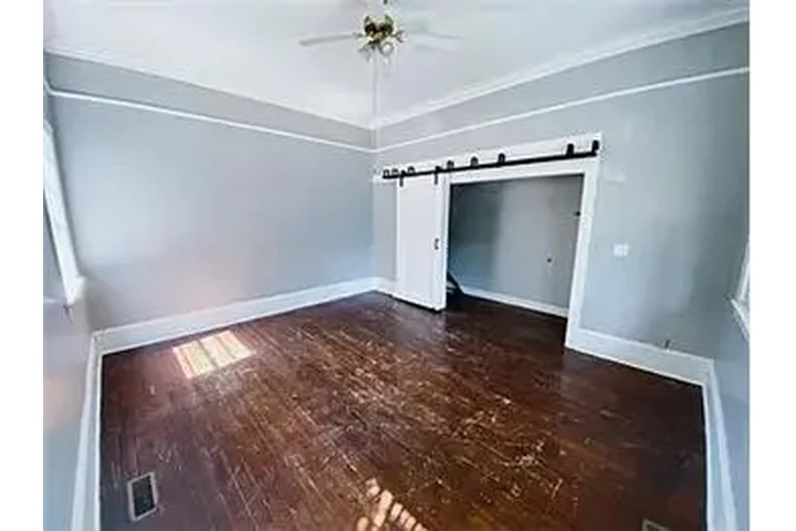 $1950 : Rental property with 3 bedro image 3