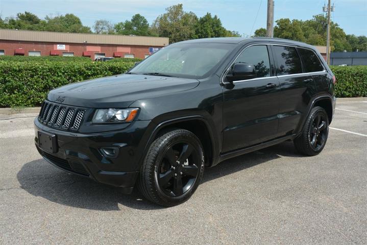 2015 Grand Cherokee Altitude image 1