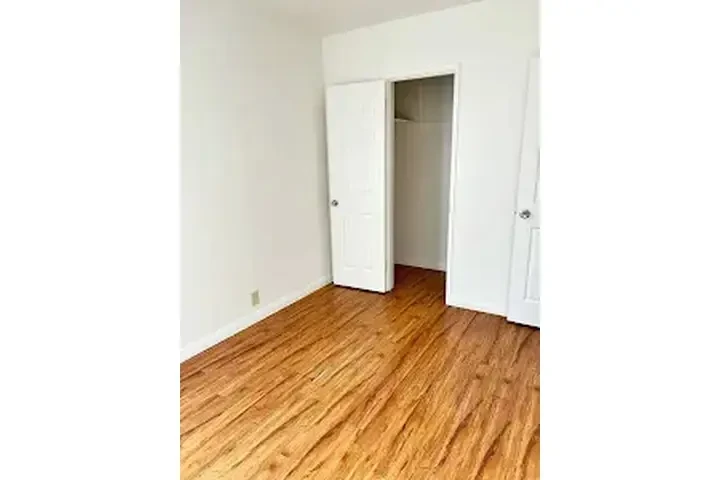 $2100 : COMPTON RENTO APTO. image 5