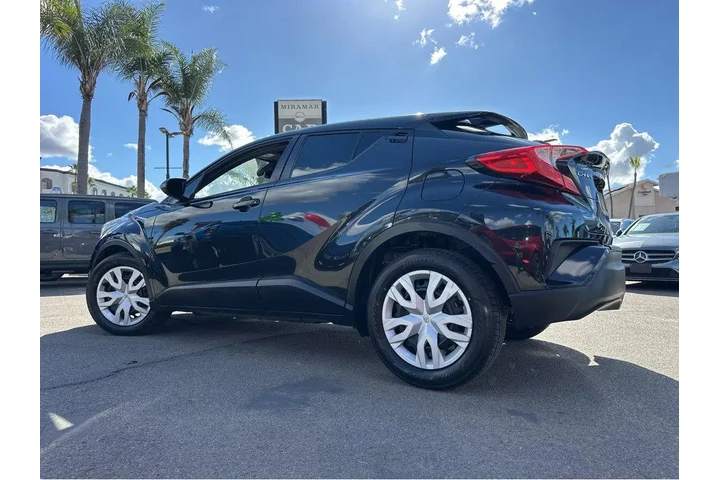 $17477 : 2019 C-HR LE image 4