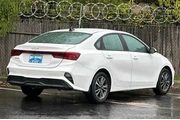 $15255 : Kia Forte 2023 LX 4dr Sedan thumbnail