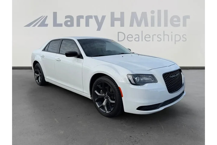$28692 : Chrysler 300 2023 Touring 4d image 7