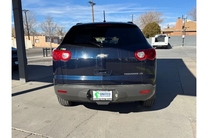 2012 Traverse LS FWD w/PDC image 6