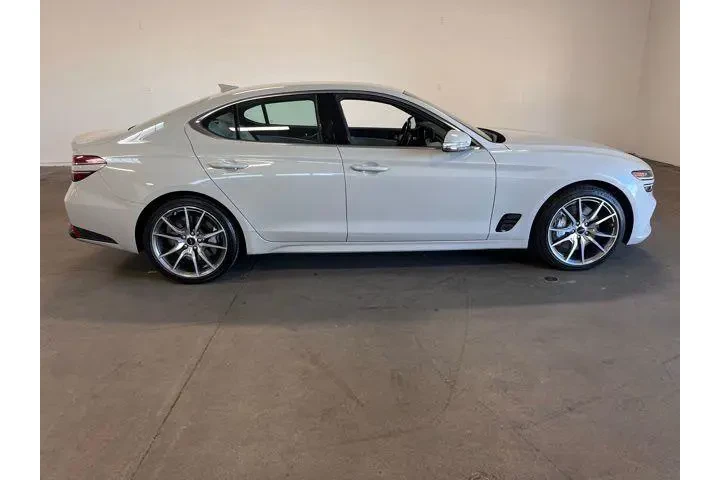 $27442 : Genesis G70 2024 image 2