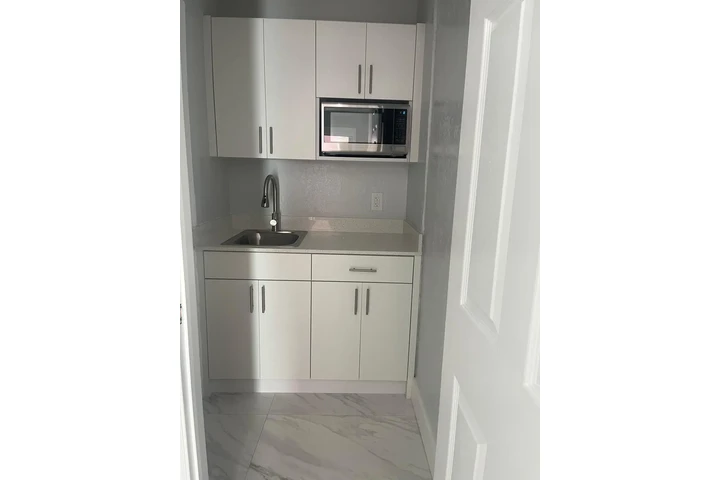 $1200 : Cuarto Estudio (efficency) image 5