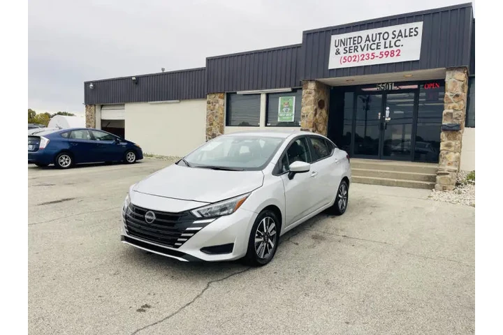 $15850 : 2025 Versa SV image 3