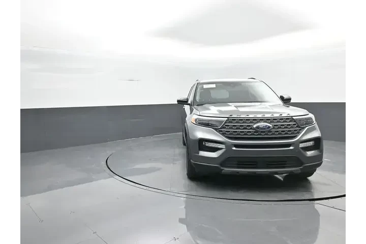 $35617 : Ford Explorer 2024 AWD XLT 4 image 2