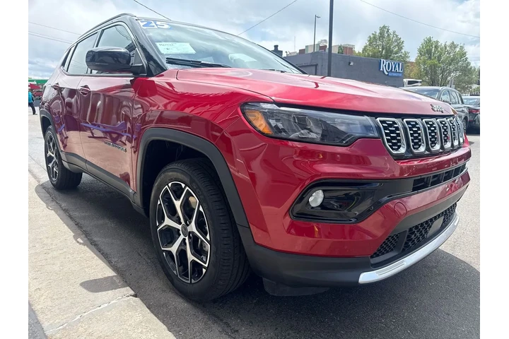 $24995 : 2025 Compass Limited 4x4 image 3