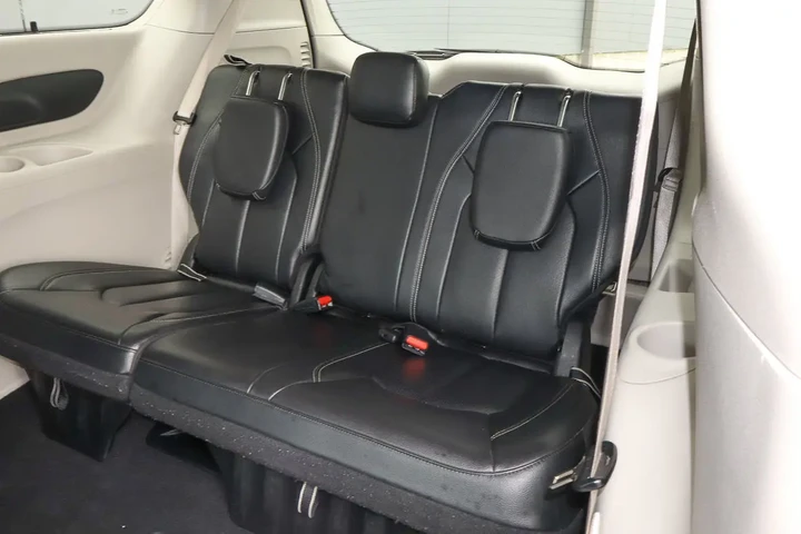 $20688 : 2022 Pacifica Touring L FWD image 9