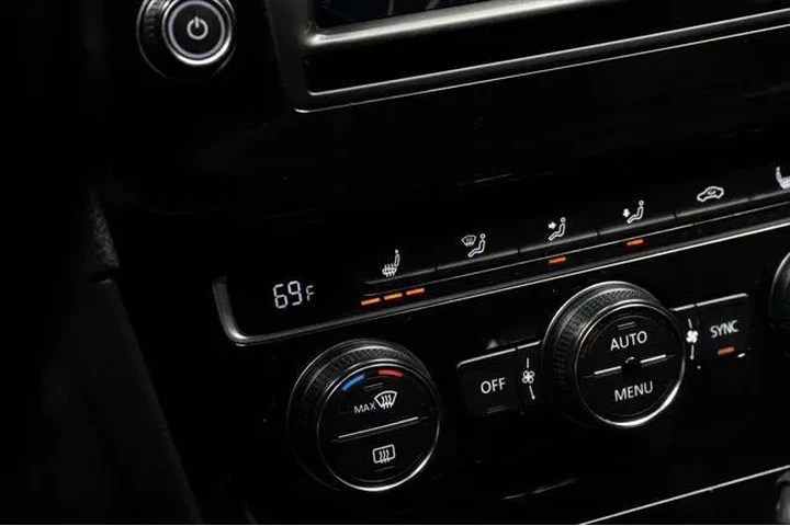 $21998 : Volkswagen Golf R 2016 AWD 4 image 7