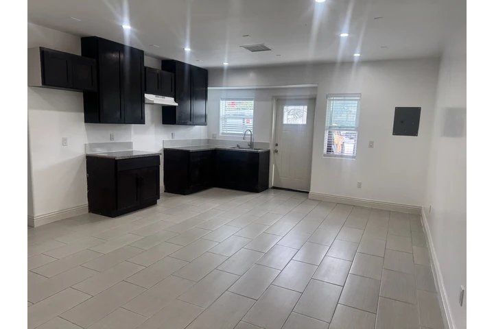 $2000 : Casita de atras en renta image 8