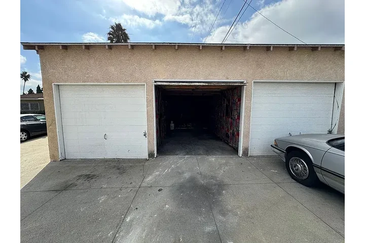 $1129 : charming 1BED 1BA image 5