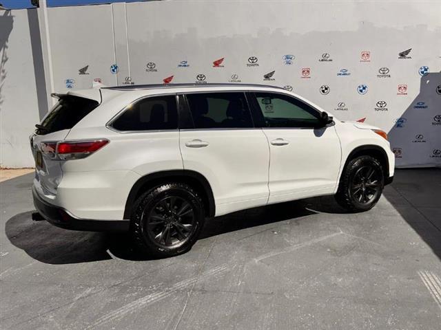 $19995 : Used 2016 Highlander FWD 4dr image 2