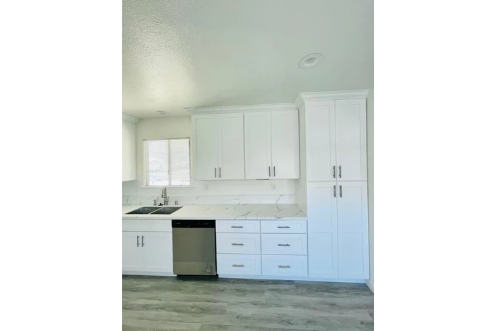 $2500 : 3 Bedroom Home in Inglewood image 5