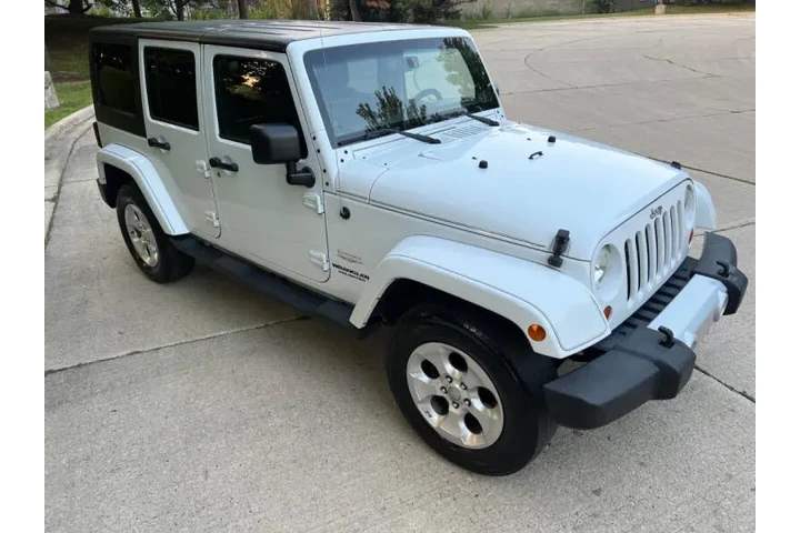 $11997 : 2013 Wrangler Unlimited Sahara image 10