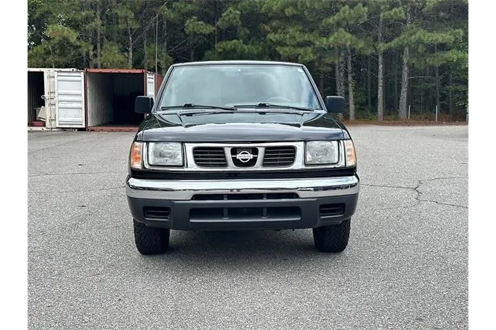 $6048 : Nissan Frontier 2000 2dr XE image 2