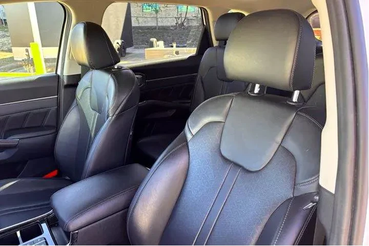 $26977 : Kia Sorento 2022 AWD SX 4dr image 9