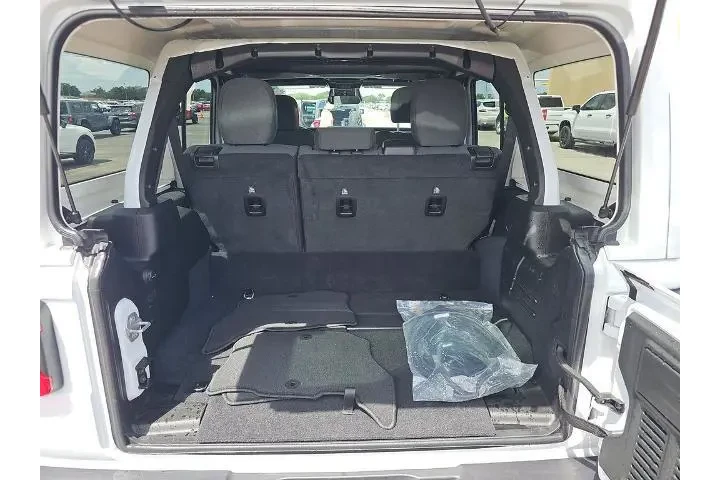 $35030 : Jeep Wrangler 2025 4x4 Backc image 8