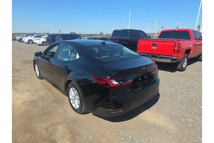 $33900 : Toyota Camry 2026 LE 4dr Sed image 4