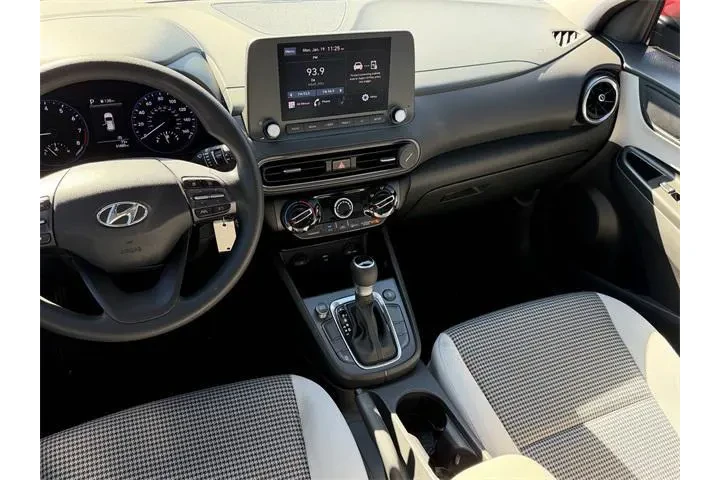 $16285 : Hyundai KONA 2023 AWD SE 4dr image 9