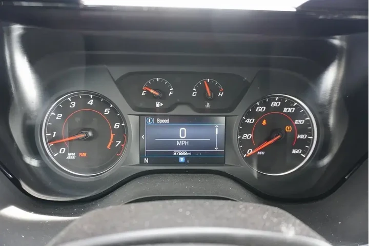 $33988 : Chevrolet Camaro 2023 LT1 2d image 9