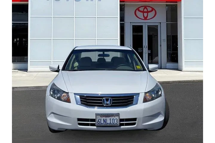 $9588 : Honda Accord 2010 LX 4dr Sed image 2
