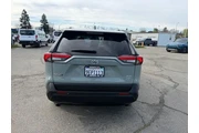 $32500 : Toyota RAV4 2022 AWD XLE Pre thumbnail