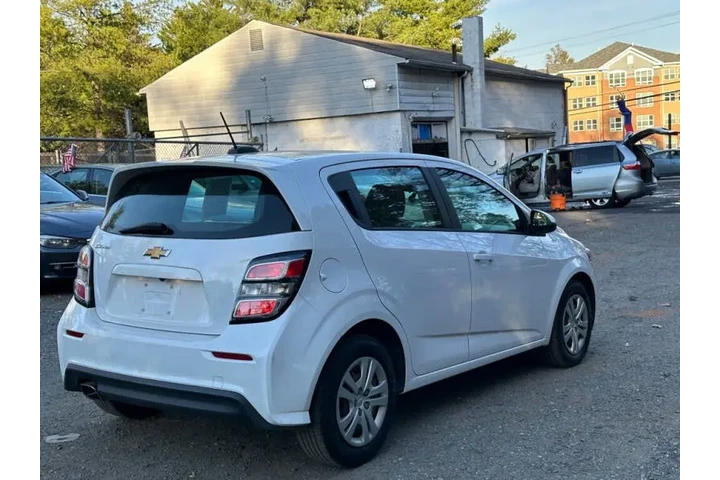 $7550 : 2017 Sonic LT Auto Fleet image 8