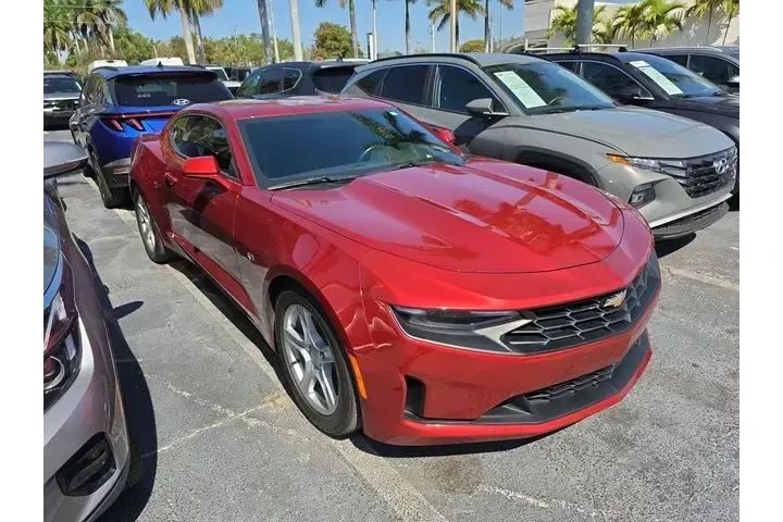 $28990 : Chevrolet Camaro 2024 LT 2dr image 2
