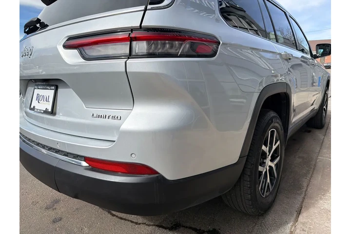 $26995 : 2024 Grand Cherokee L Limited image 10