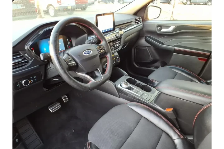 $24747 : Ford Escape 2023 AWD ST-Line image 8