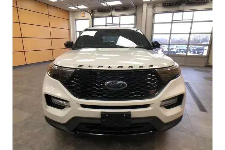 $27988 : Ford Explorer 2021 AWD ST 4d image 2