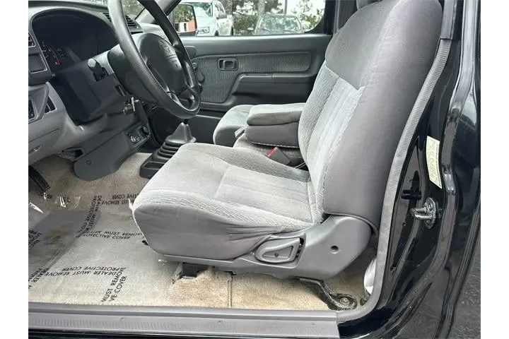 $6048 : Nissan Frontier 2000 2dr XE image 9