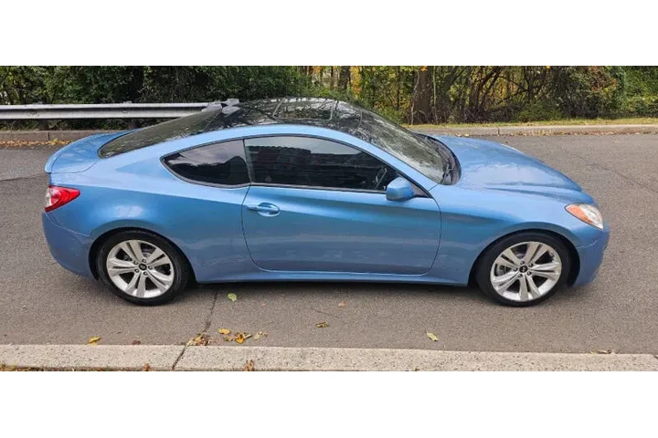 $4295 : 2010 Genesis Coupe 2.0T Premi image 7
