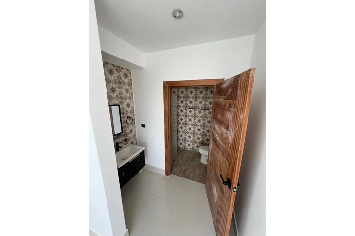 $750 : ALQUILO APARTAMENTO EN NACO VA image 4